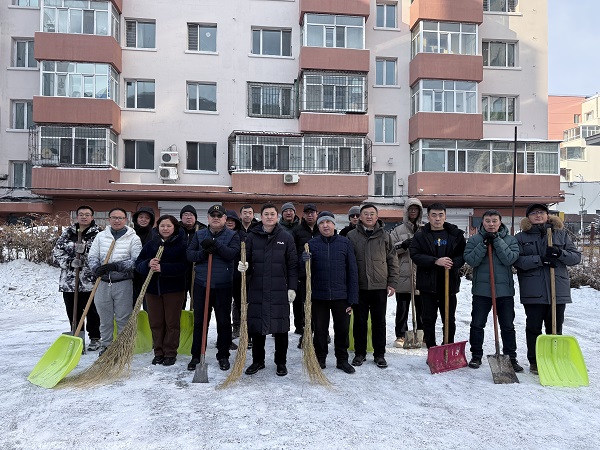 内图我为群众做实事 麻豆传媒
开展后院停车场清雪志愿活动.jpg